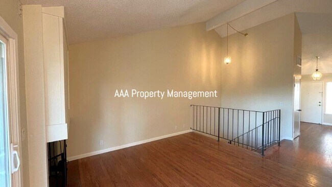 Foto del edificio - Concord Beautiful 4 bedroom 2.5 bathroom townhouse, 1496 sq ft available now!
