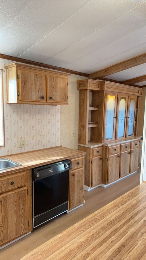 Building Photo - Two Bedroom House