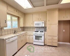 Building Photo - 1723 Silkwood Dr