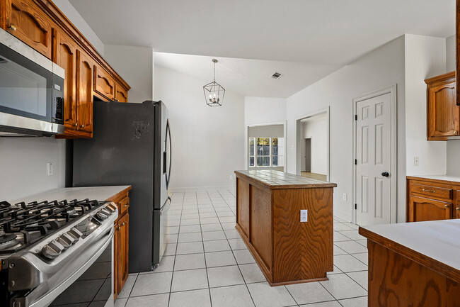 Building Photo - 10753 Fernbrook Avenue