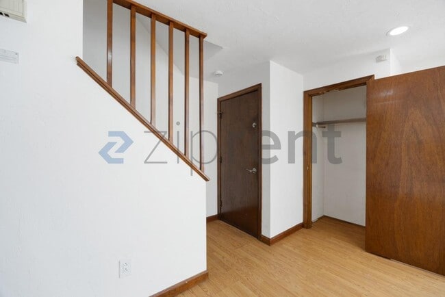 Foto del edificio - 3 Watson Ave