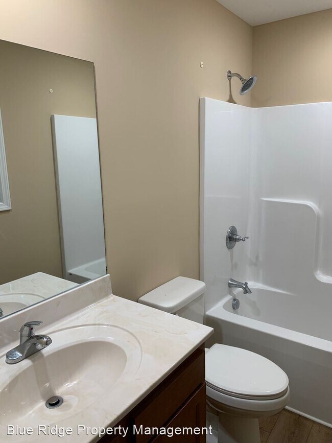 Foto del edificio - 1 br, 1 bath House - 101 Meredith Street, ...