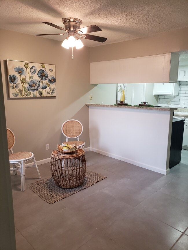 Foto del edificio - 5833 Harvest Hill Rd