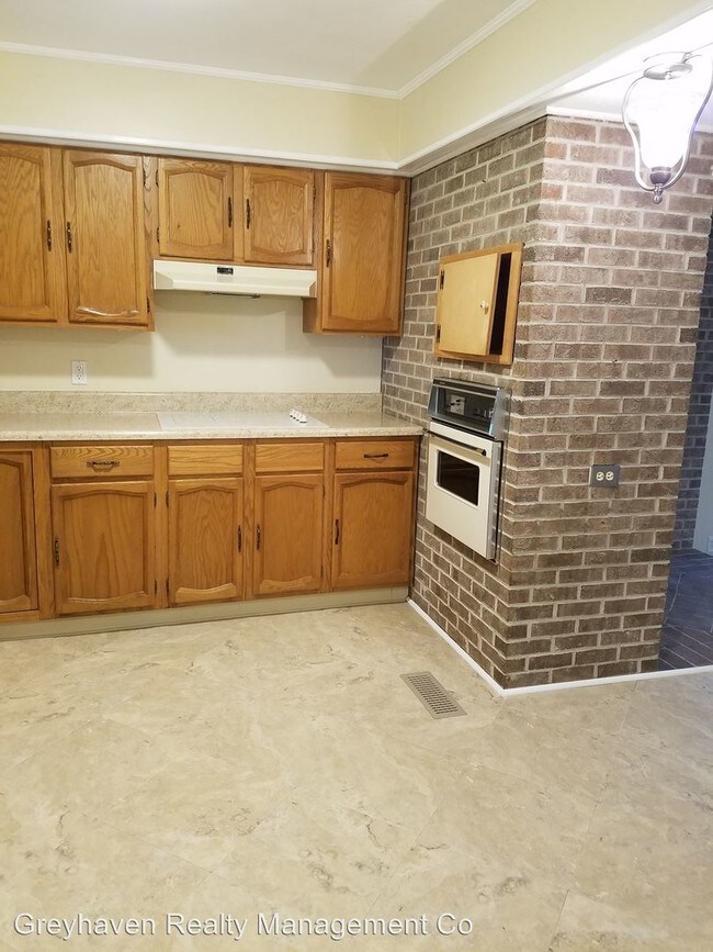 Building Photo - 4606 Crestview Dr