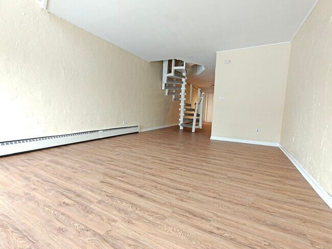 Foto del edificio - 1296 E Washington St