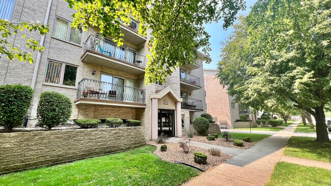 Building Photo - 10418 S Keating Ave