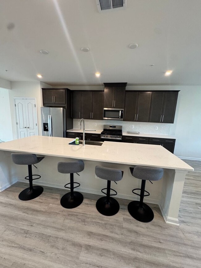 Foto del edificio - Spacious, Modern Condo in Owings Mills — M...