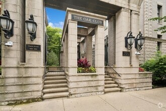 Building Photo - 123 W Oak St