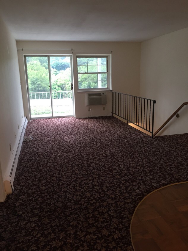 LIVING ROOM - 1840 Crompond Rd