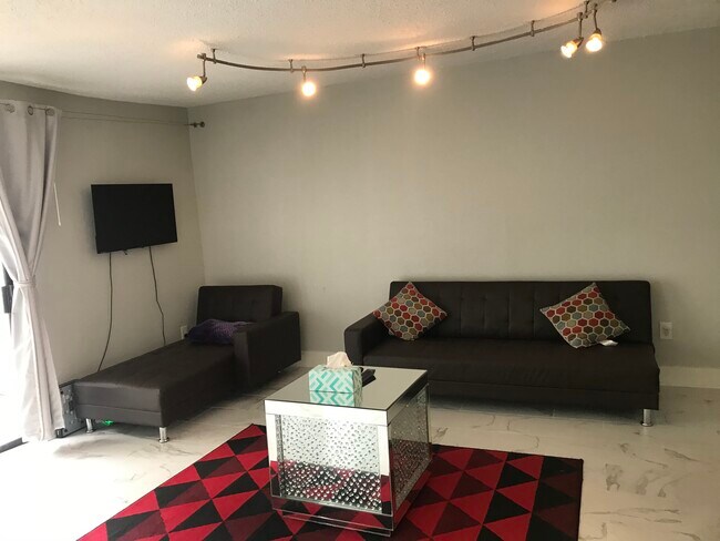 Foto del edificio - 2816 S Bartell Dr