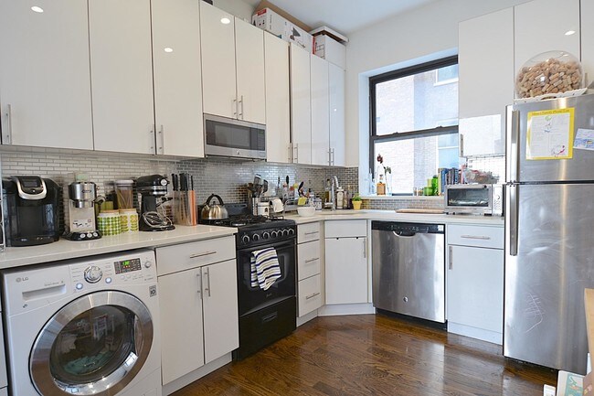 Building Photo - 321 W 94th St