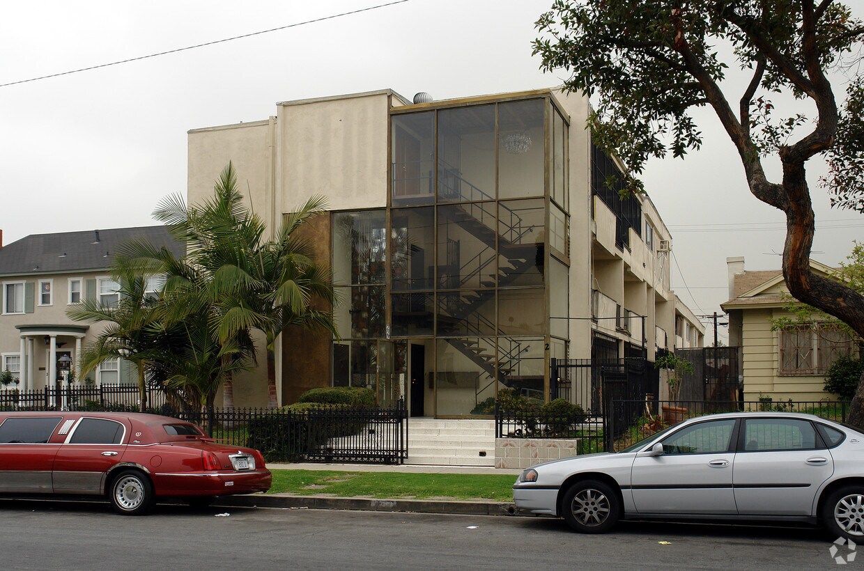 Foto del edificio - 227 E Tamarack Ave