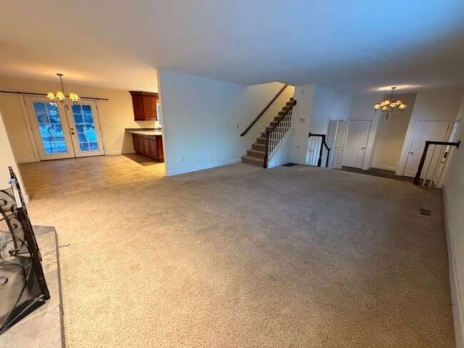 Building Photo - Large (5) bedroom home in a well established Anchorage neighborhood!