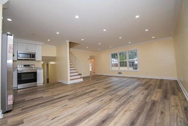 Building Photo - 2042 Jones Rd NW