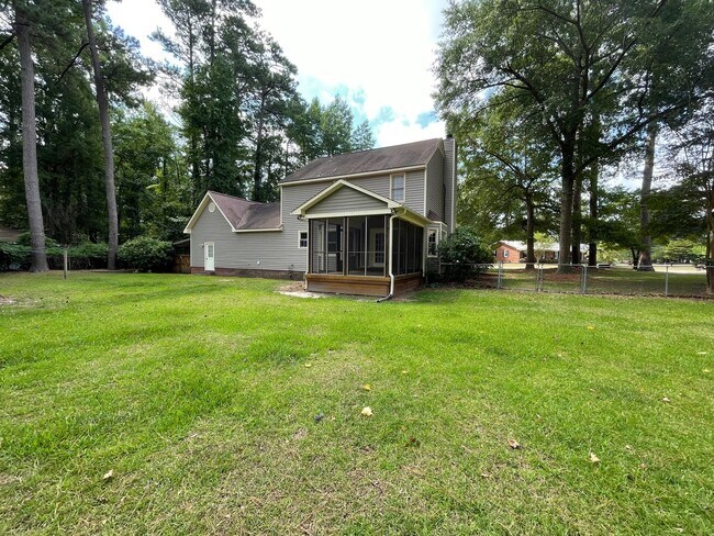 Building Photo - Beautiful Home