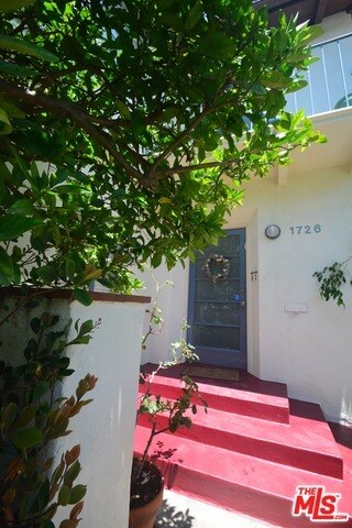 Foto del edificio - 1726 Kelton Ave