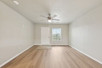 Building Photo - Creekside Haven