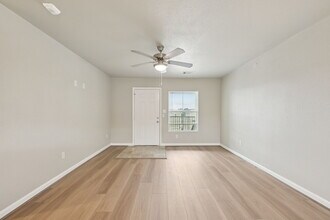 Building Photo - Creekside Haven