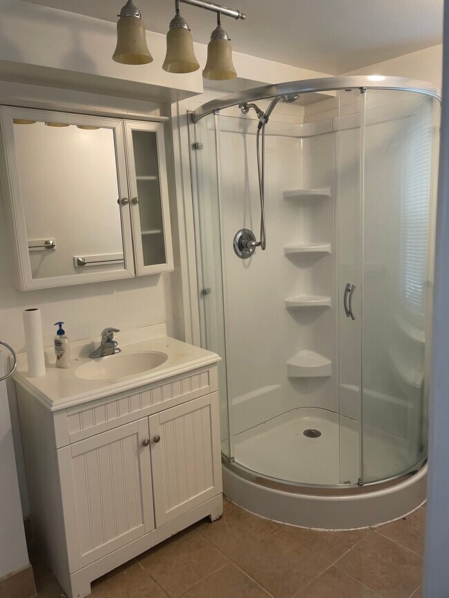 Baño - 2443 Yellow Springs Rd