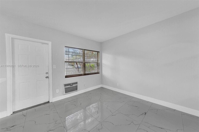 Building Photo - 1229 Miami Rd