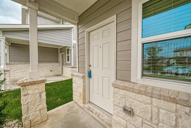 Building Photo - 16015 Kingfield Haven Dr