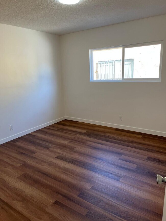 Building Photo - Beautiful Apartment in Panorama City