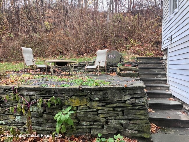 Building Photo - 133 N Rd