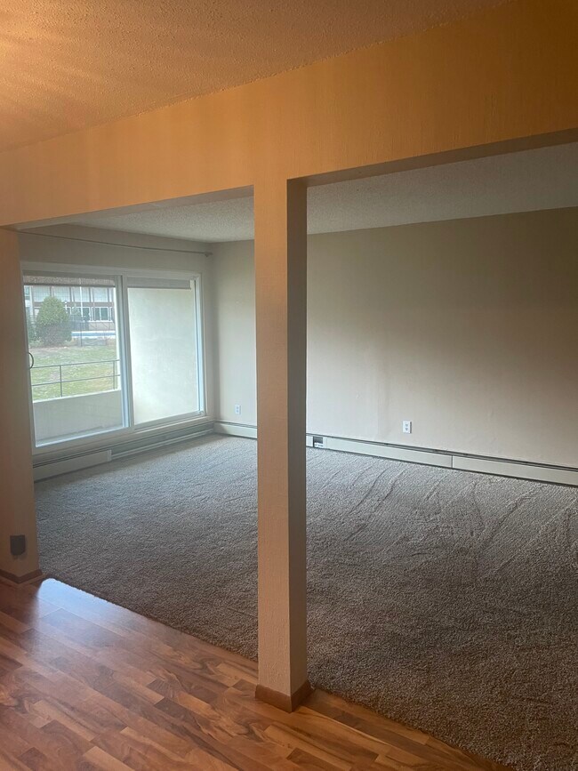 Foto del edificio - 1923 Viking Dr NW