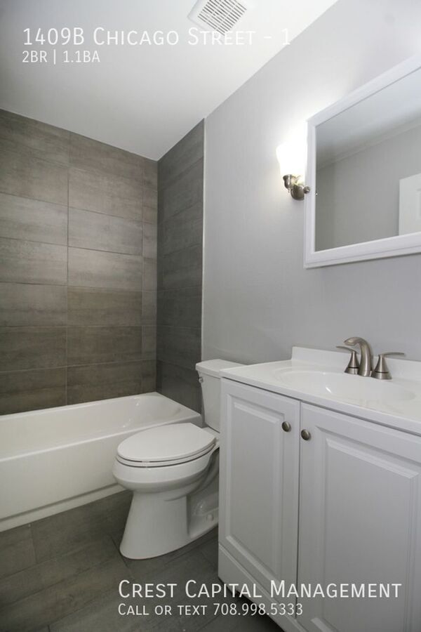 Building Photo - 1407B E Chicago St-5