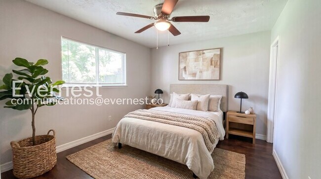 Building Photo - Limited Time Special Offer / 4 Bed, 2 Bath Home with Garage / Pet-Friendly / Available Now!
