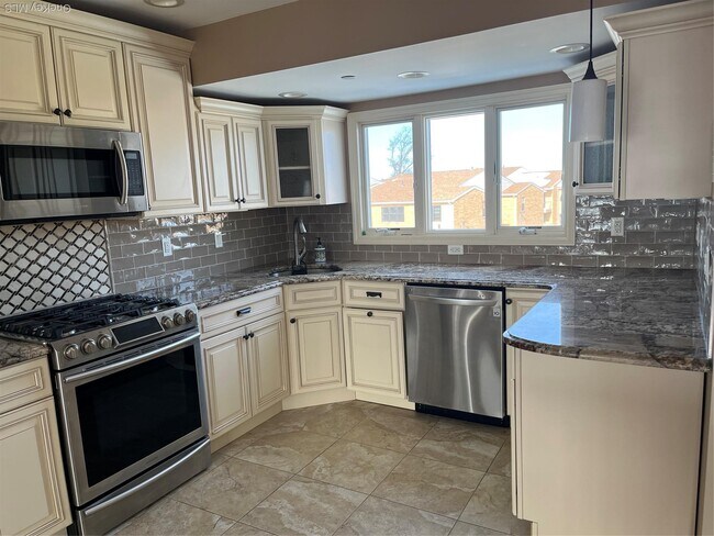 Building Photo - 50 Florence Ave