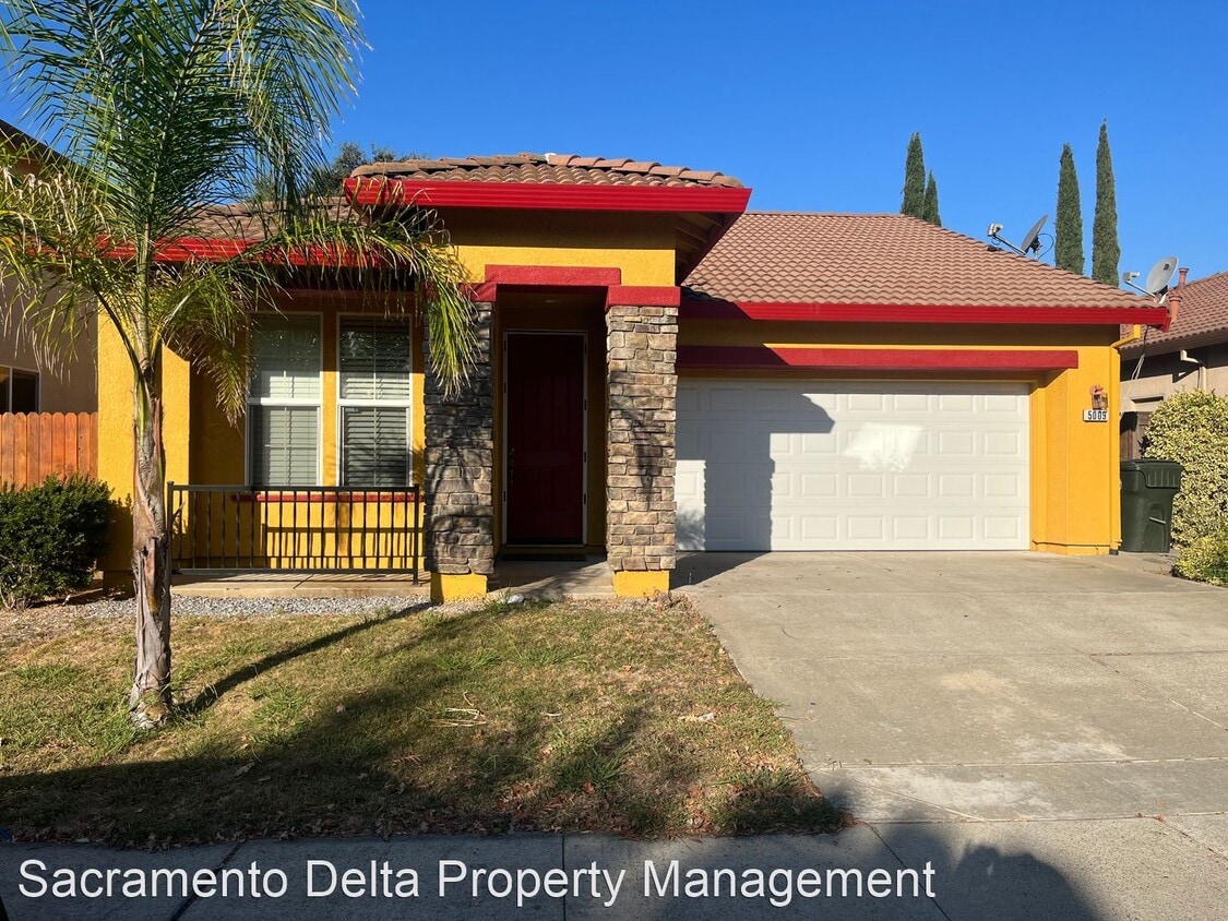 4 br, 2 bath House 5009 Winamac Drive House Rental in Sacramento