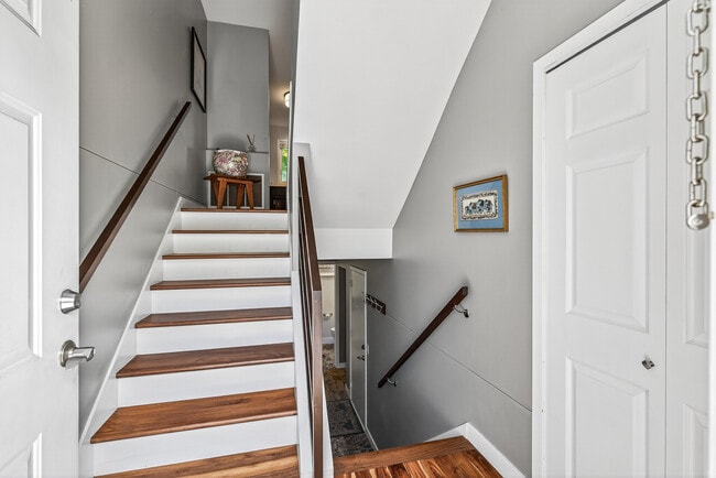 Front Entry - 220 2nd St NE