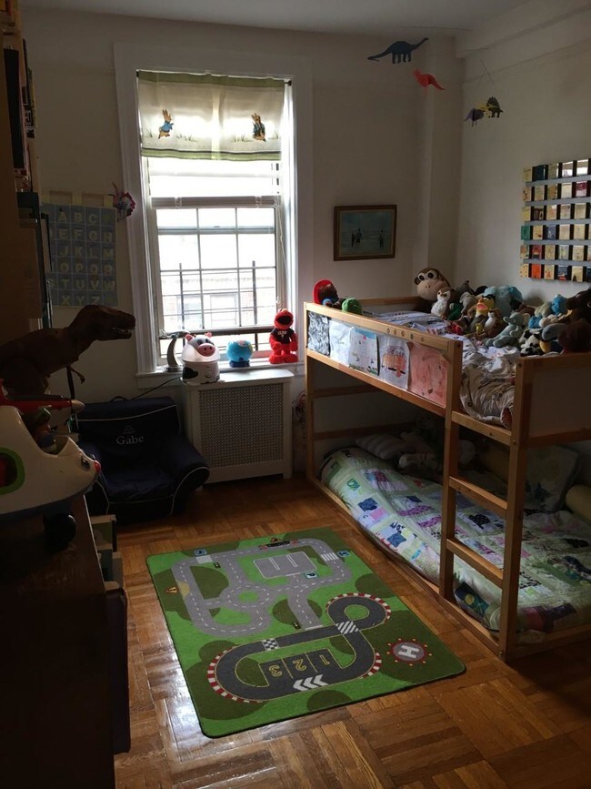 Foto del edificio - 698 W West End Ave