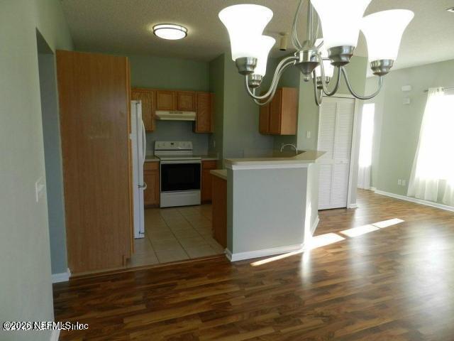 Foto del edificio - 1701 Forest Lake Cir W