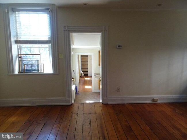 Building Photo - 208 Delaware St