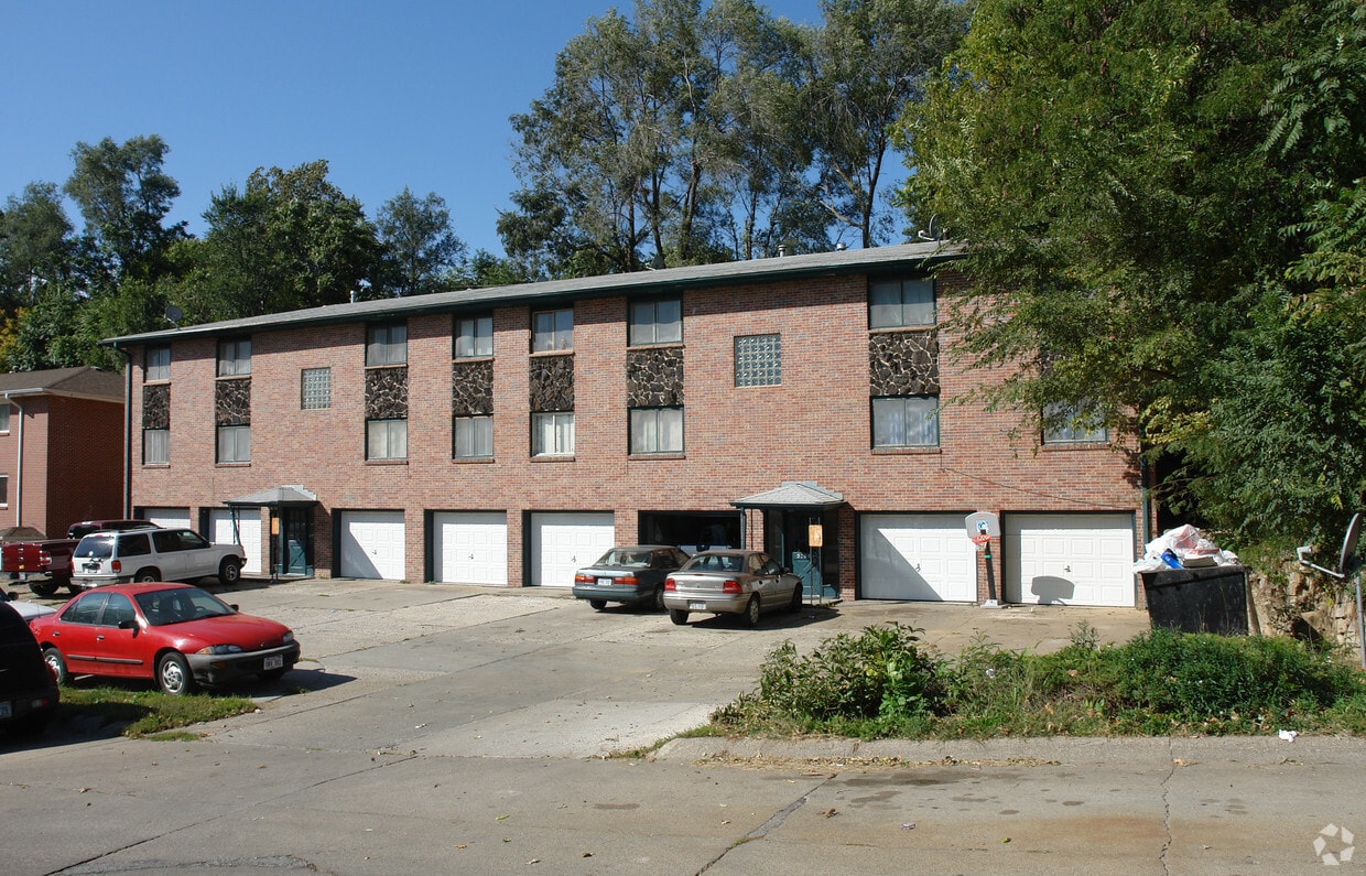 Primary Photo - 5708 S 14th St