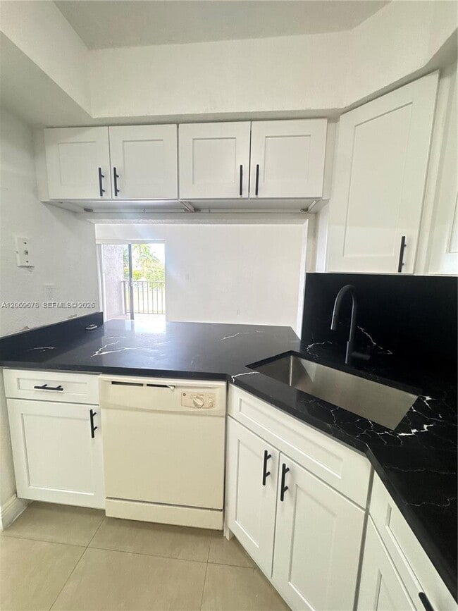 Foto del edificio - 8500 NW 8th St