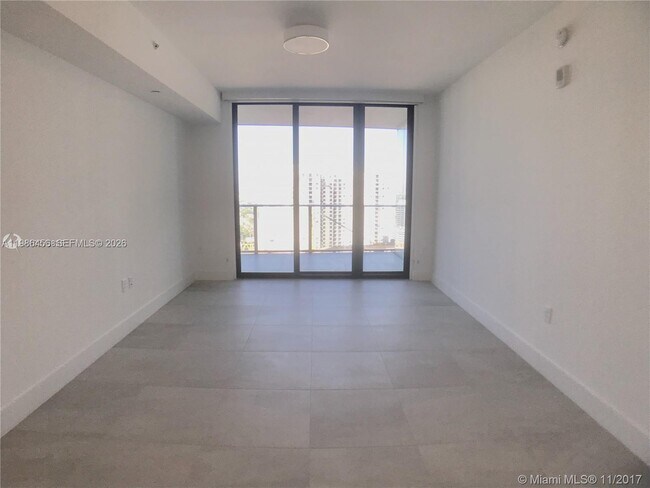 Building Photo - 1010 Brickell Ave