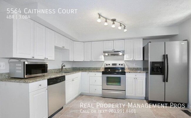 Building Photo - Light & Bright Fairfax Townhouse- Backs to...