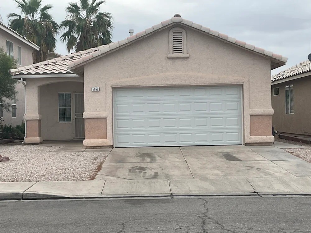 Foto principal - 5953 Hickory Nut Ave