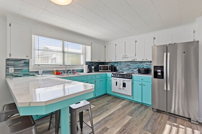 Building Photo - Winter duplex rental in NMB. four bedrooms...