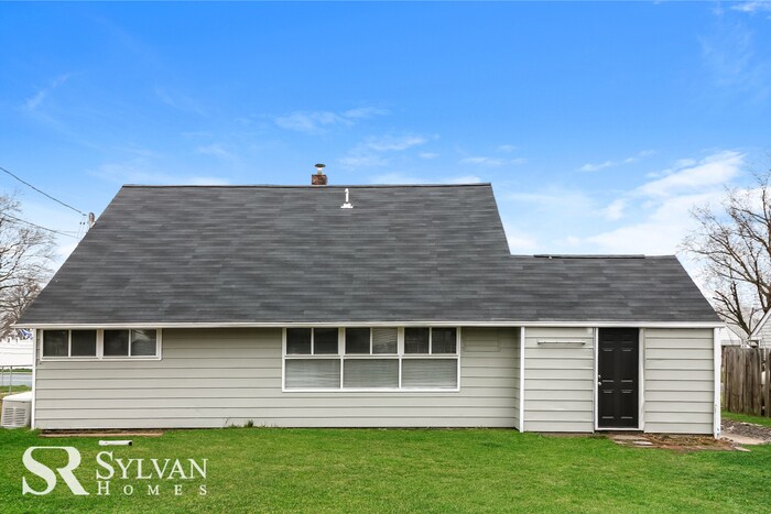 Foto principal - Renovated 4BR 2BA home is ready for new re...