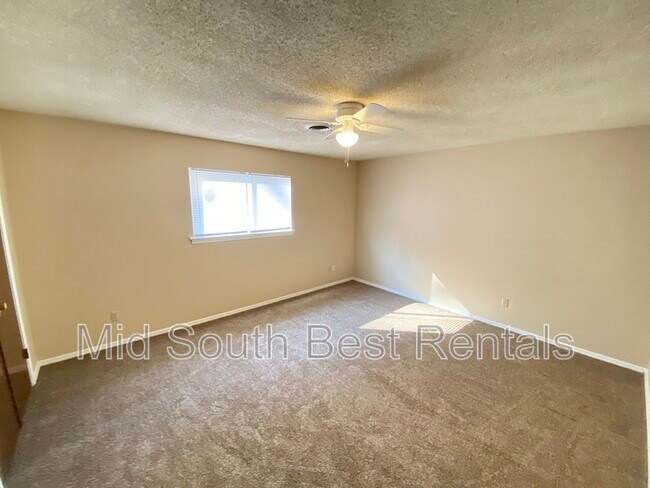 Foto del edificio - 6543 Birkenhead Rd