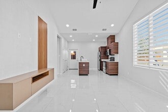 Building Photo - 501 Coves Ln