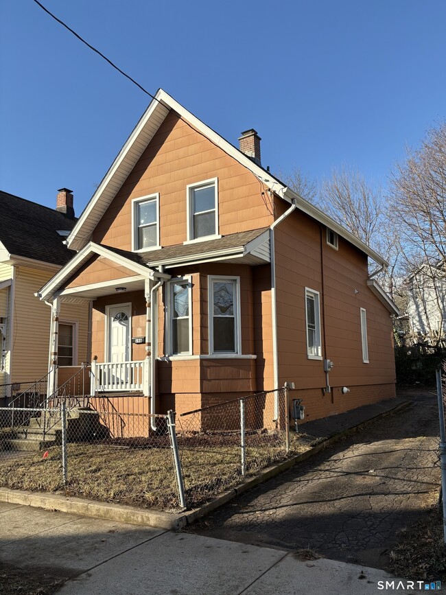 Building Photo - 196 Farren Ave