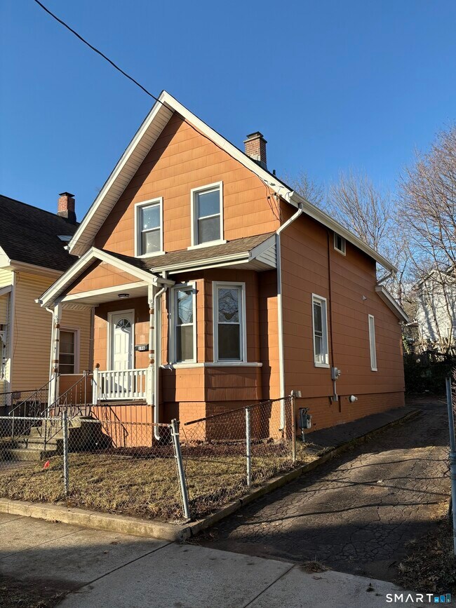 Foto del edificio - 196 Farren Ave