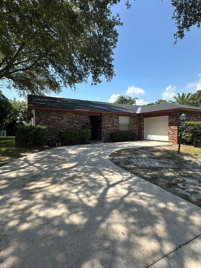 Foto del edificio - 744 SE Fallon Dr