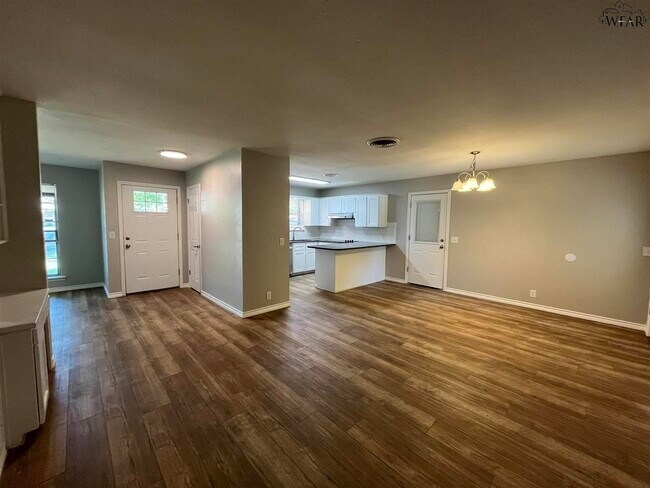 Building Photo - 5503 Hooper Dr