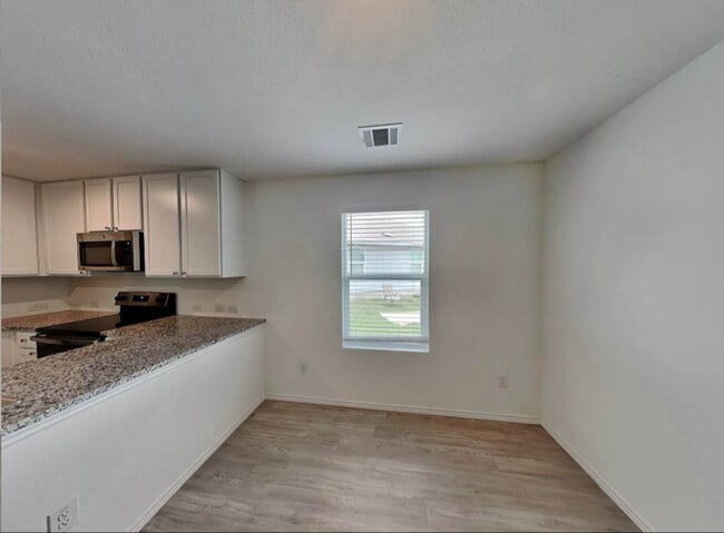 Building Photo - 145 Parish Ln